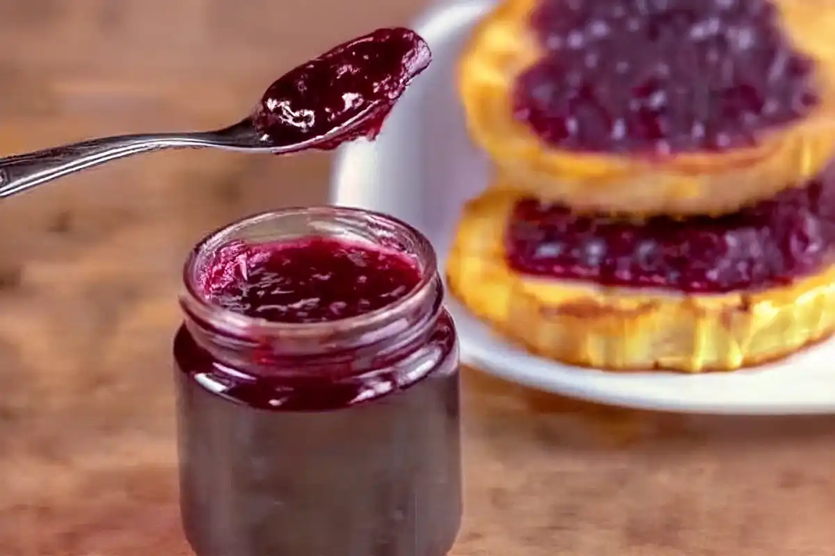 Is jam better with or without pectin?