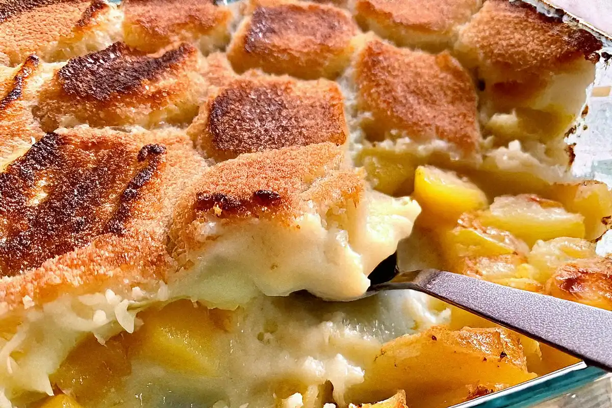 Is cobbler supposed to be gooey?